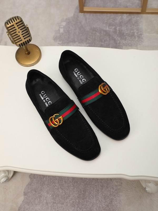 Gucci Men's Shoes 942